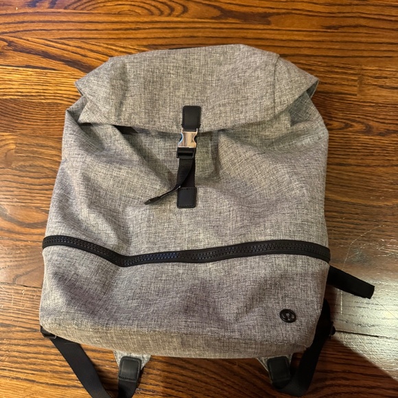 Lululemon Go Lightly Rucksack 26L heathered black/gray main image 5